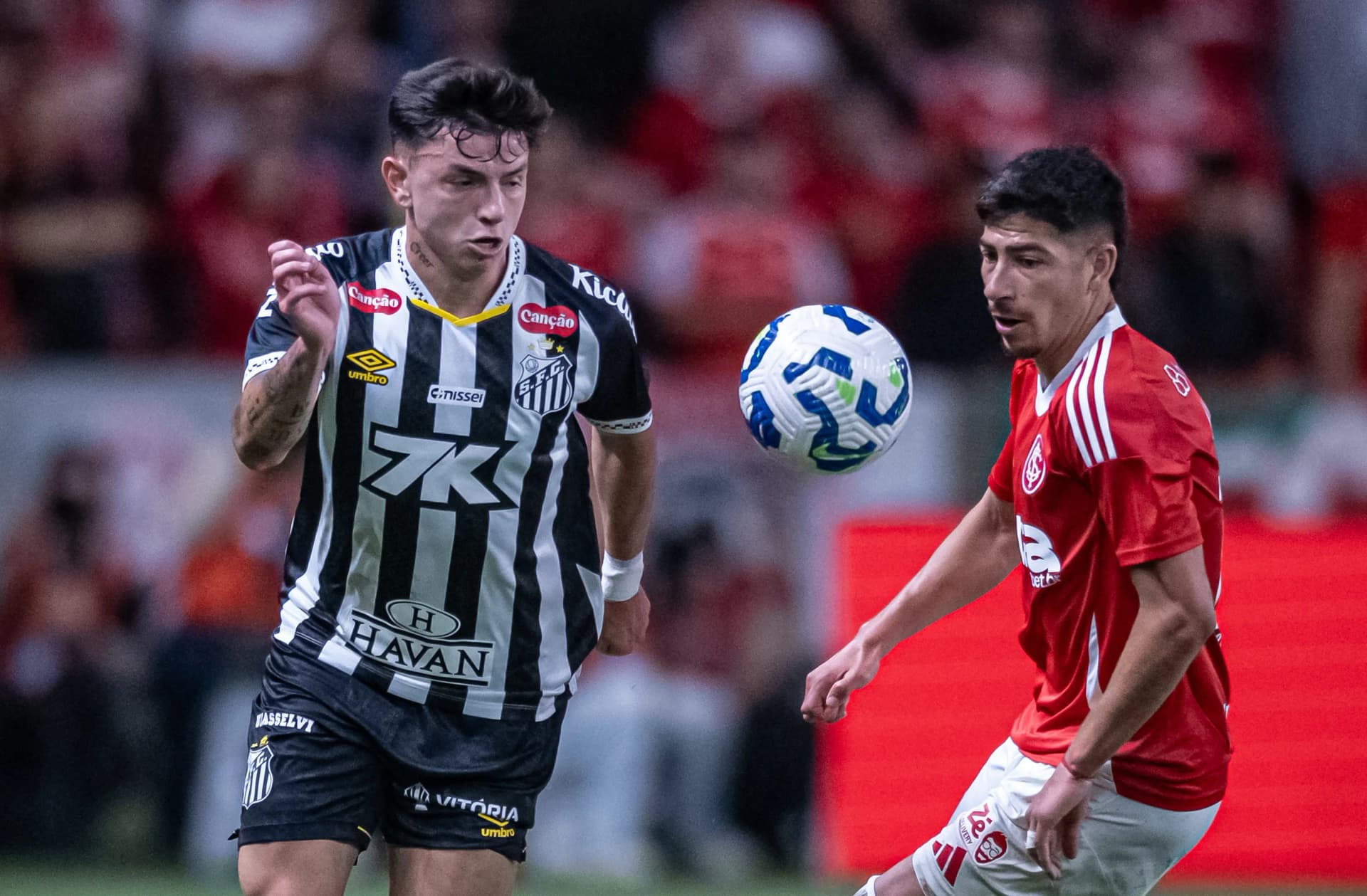 Última vitória do Santos no Beira-Rio teve Cuca no banco e gol de Maikon Leite; relembre