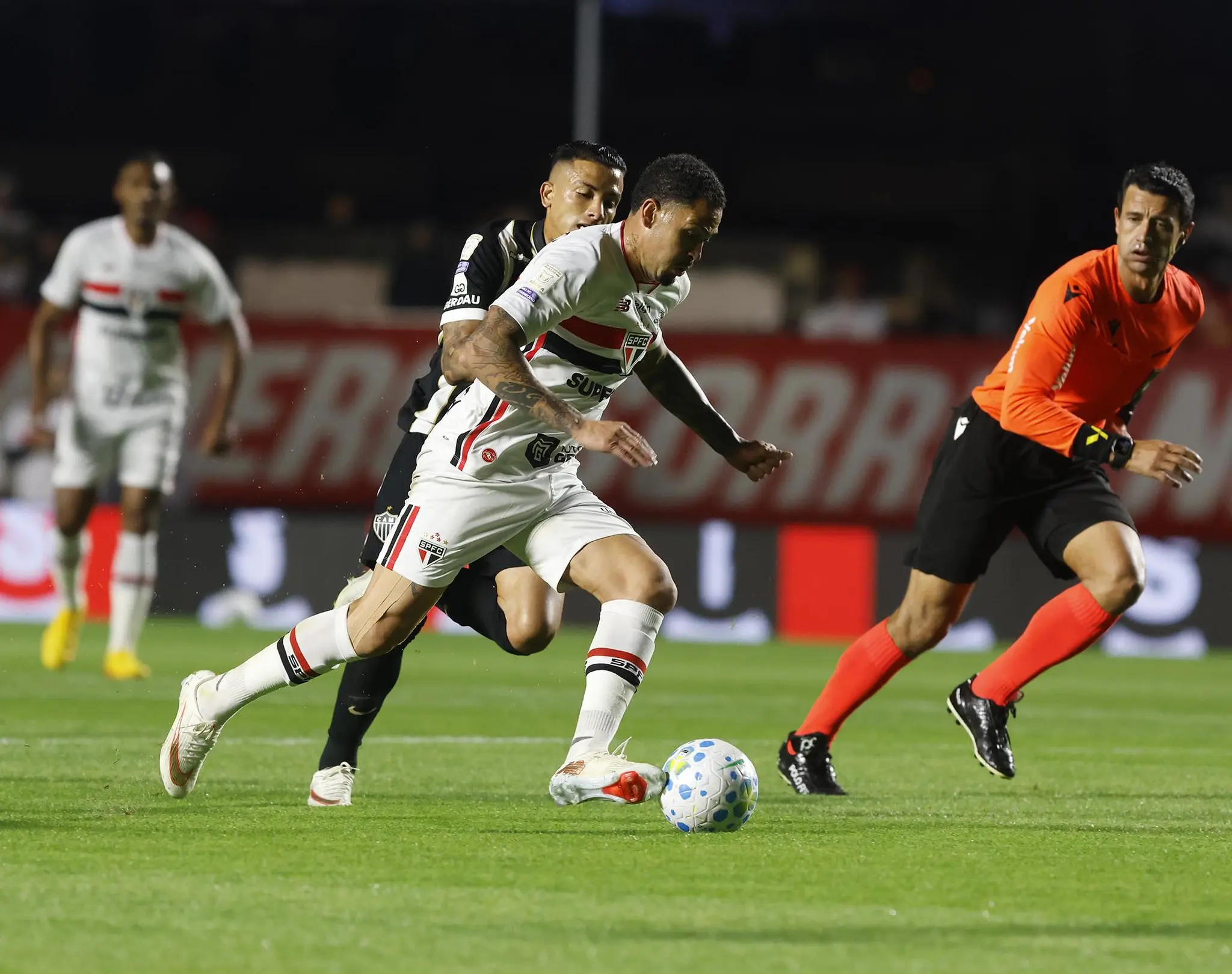 Decisivo, Luciano exalta torcida e valoriza segunda vitória seguida do São Paulo: “Estávamos precisando”