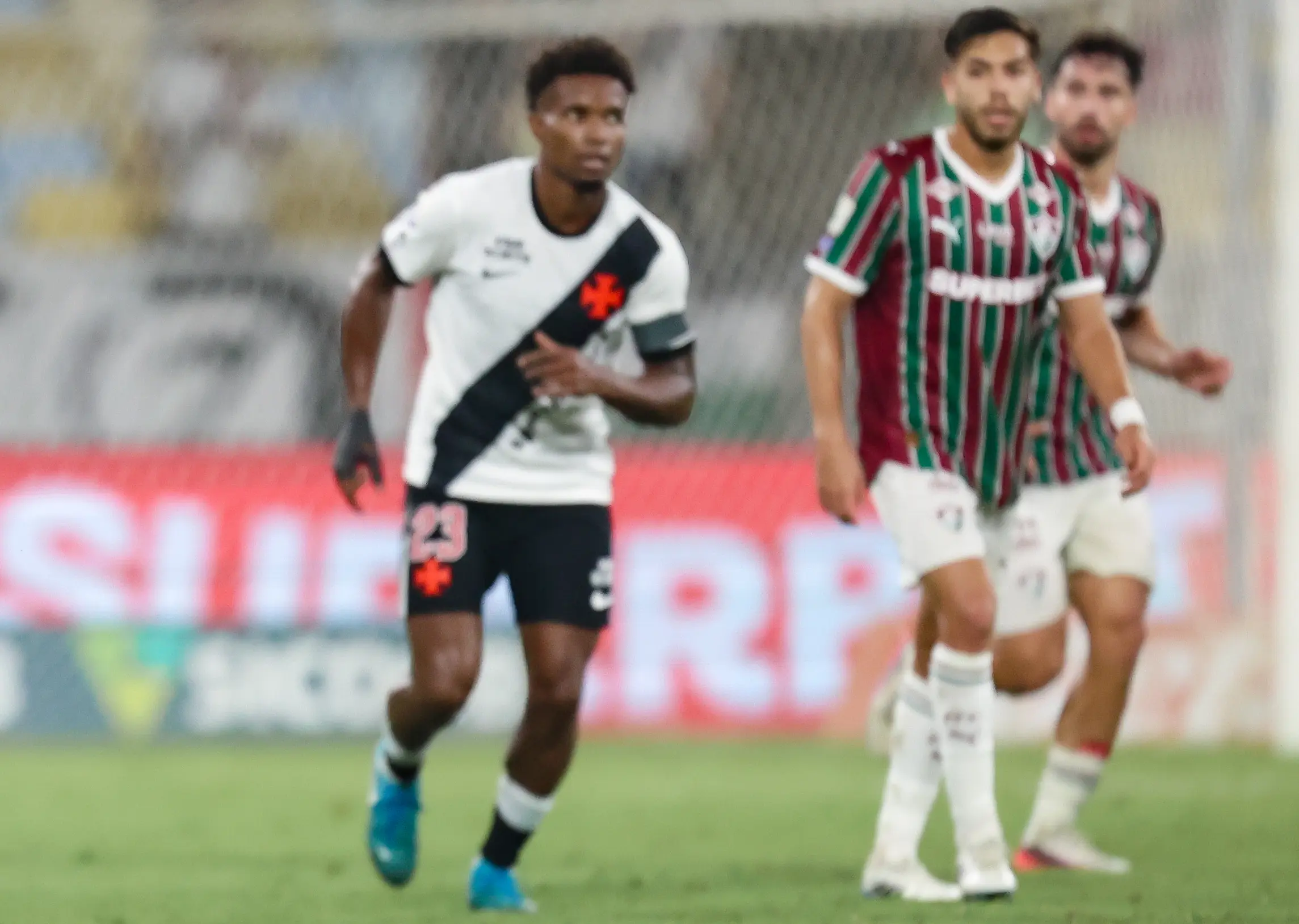 Thiago Mendes valoriza atuação e lamenta derrota do Vasco no clássico