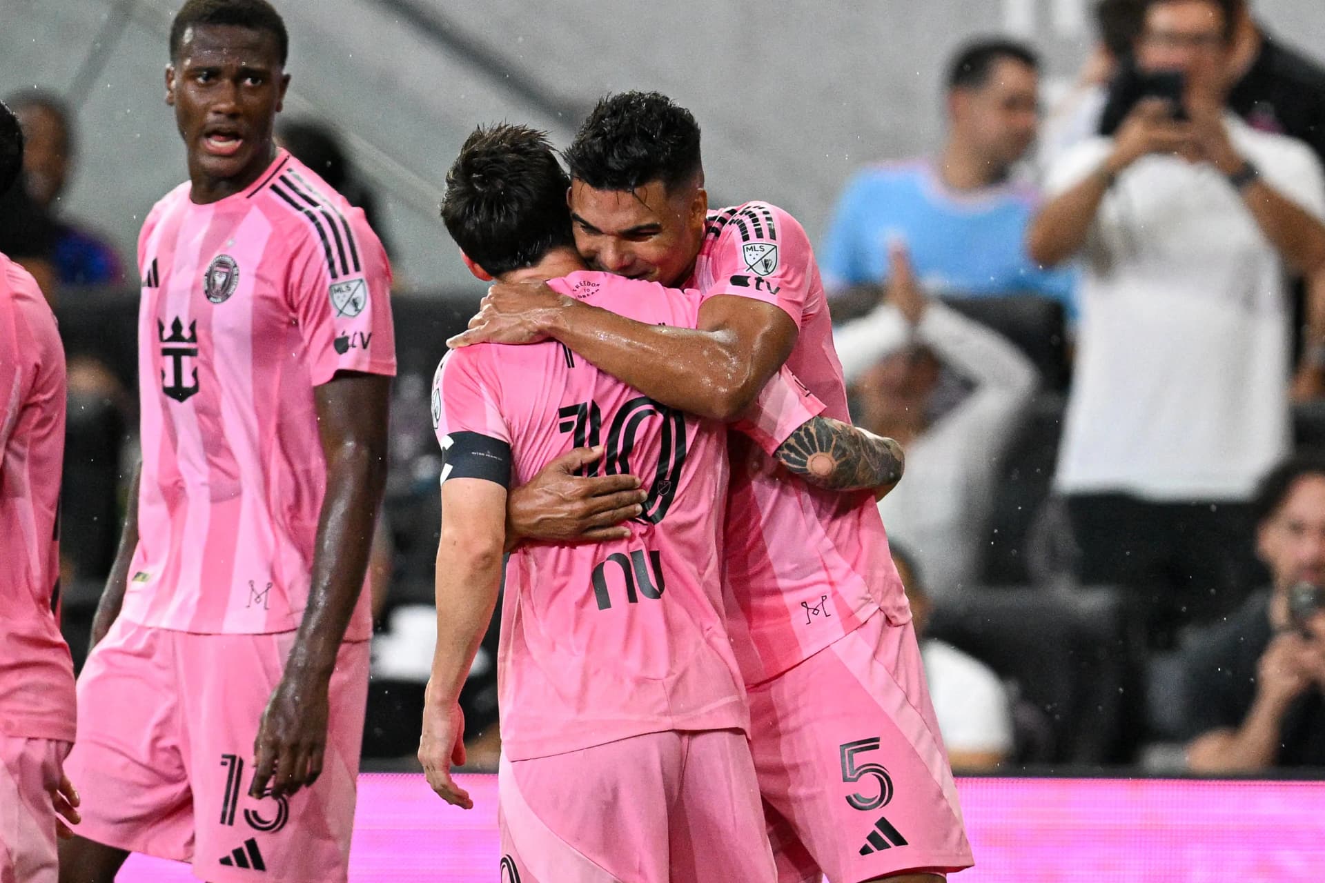 Casemiro marca com passe de Messi, mas Inter Miami cede empate na MLS